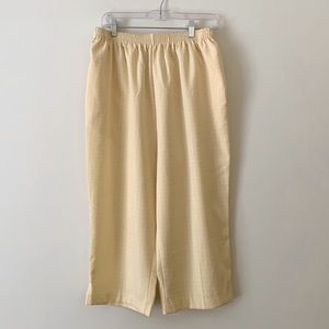 BONWORTH. Yellow/white textured capri with pockets. Elastic waistband. S…